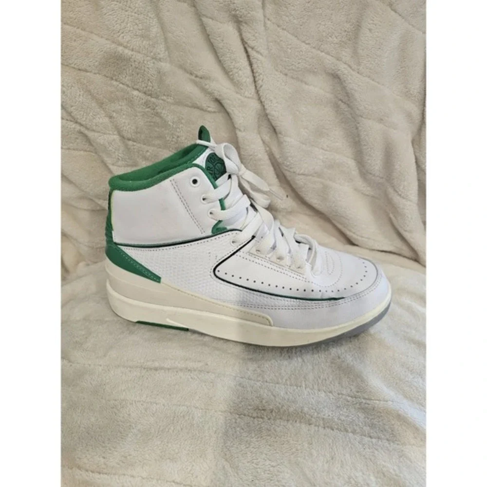 Nike Air Jordan‎ 2 Retro White Lucky Green Size Youth 5.5 K075